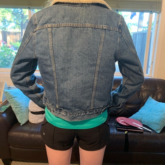 Levi’s women’s original Sherpa trucker jacket large - Picture 5 of 6